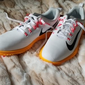 NWT Nike golf shoes